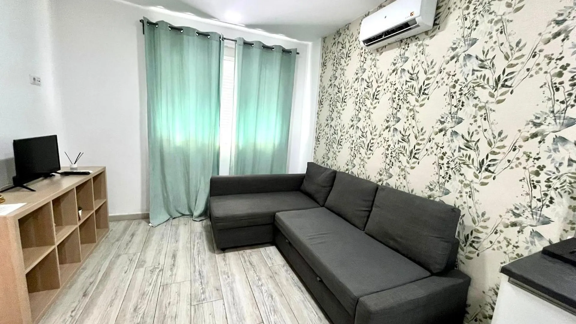 Apartamentos Estacions Malaga Spain